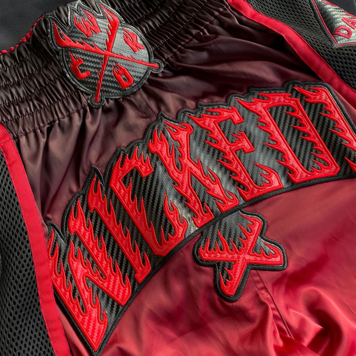 Short de Boxe Thaï Wicked One Wildfire Noir Rouge - Image 2