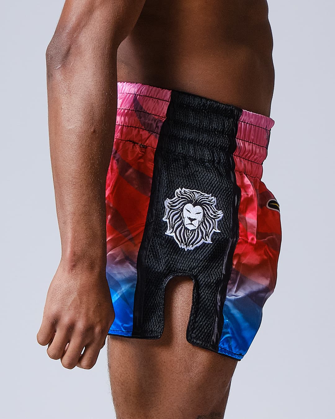 Short de Boxe Thaï ELION Raja-Rouge/Bleu - Image 2